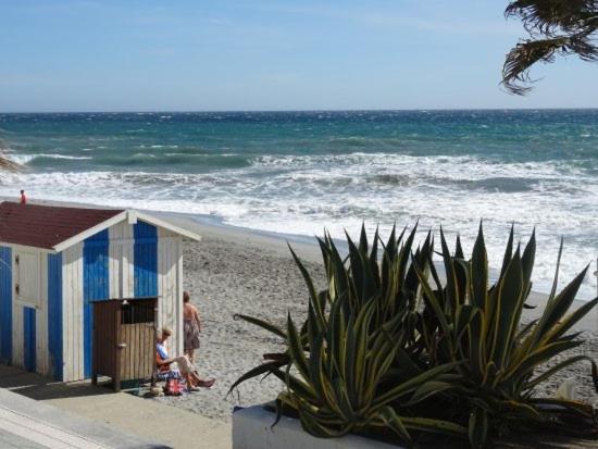 1 Bedroom Beachfront Apartment At Torecilla Beach Nerja Exterior foto
